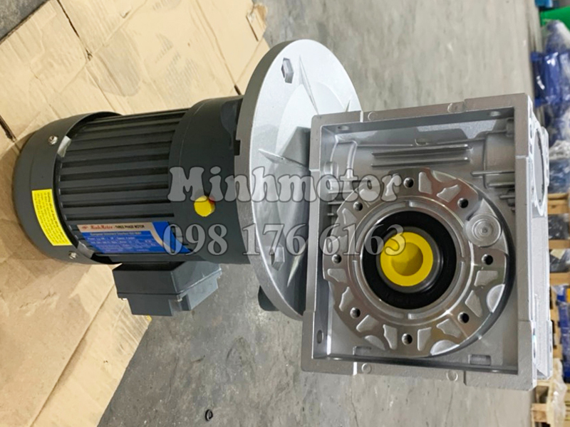 Motor Giảm tốc 2 cấp từ hộp số RV, trục ra vuông góc với trục vào tốc độ trục ra khoảng 1-10 vòng / phút